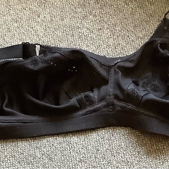 💥3 for $10💥 Wonder Bra Black EUC - Picture 2 of 3